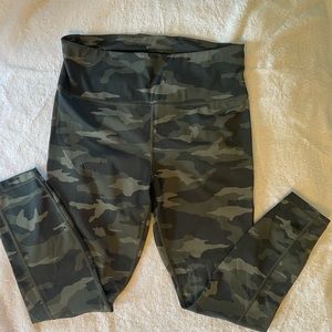 ATHLETA GREEN CAMO leggings